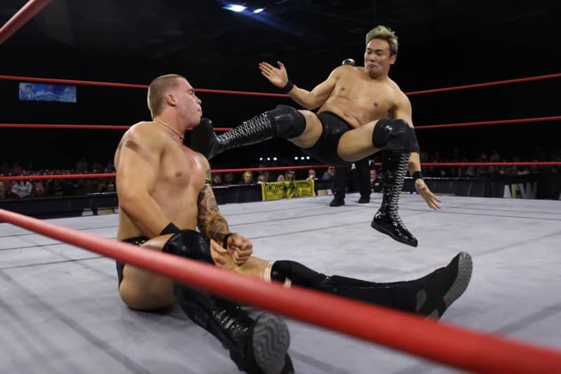 【ＡＥＷ】オカダ・カズチカ　コンチネンタルＣでカイル・フレッチャーにまさかの初黒星