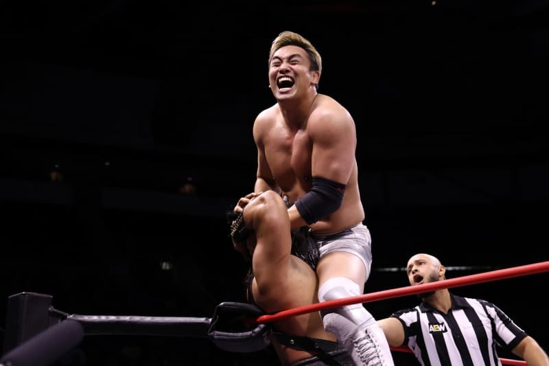 【ＡＥＷ】オカダ・カズチカがコンチネンタルＣ２勝目！　怪人モートス退治で「人々を傷つける」