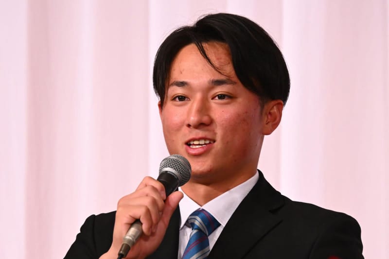 【広島】新人８選手が入団会見　ドラ１・佐々木泰に新井監督が“鉄人化”期待「息の長い選手に」