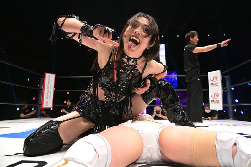 【スターダム】闇落ち・上谷沙弥　悲願のワールド王座初戴冠「スターダム史上最大の悪夢の始まりだ！」