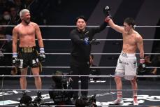 【ＲＩＺＩＮ】安保に惨敗シナ・カリミアン　レフェリーにパンチを正当化「これは戦いです」