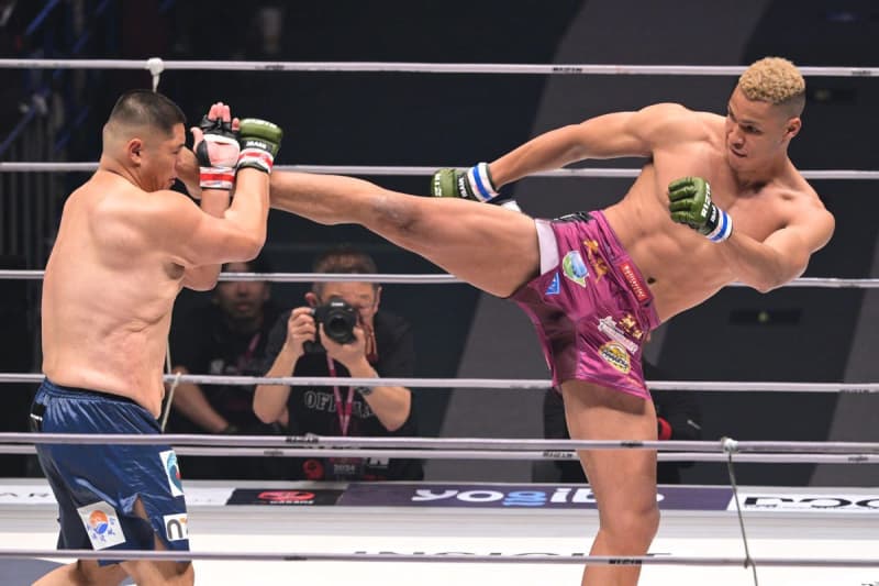 【ＲＩＺＩＮ】２ｍ超のエドポロキングが貴賢神を衝撃ＴＫＯ　ケンコバ興奮「これは逸材」