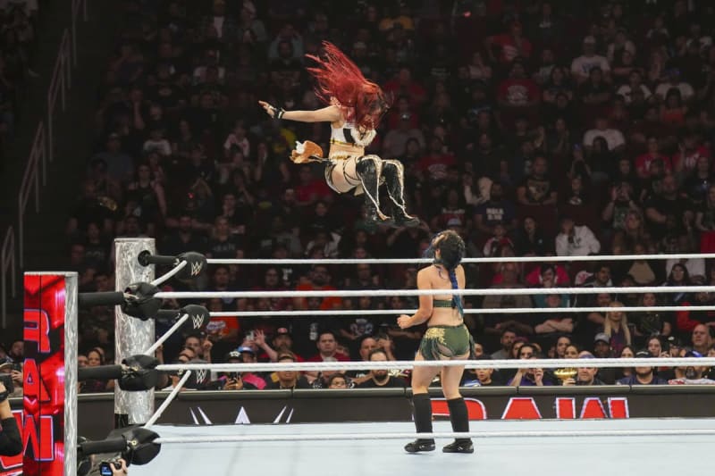 【ＷＷＥ】イヨ・スカイ　年内最終戦は新星ライラ・ヴァルキュリアに逆転負け…女子ＩＣ王座は準決敗退