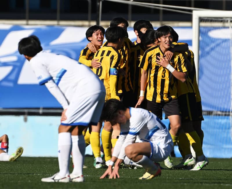 【高校サッカー】〝ホーム〟２校が４強進出　地の利議論再燃「どうぞ勝ってくださいねみたいな…」