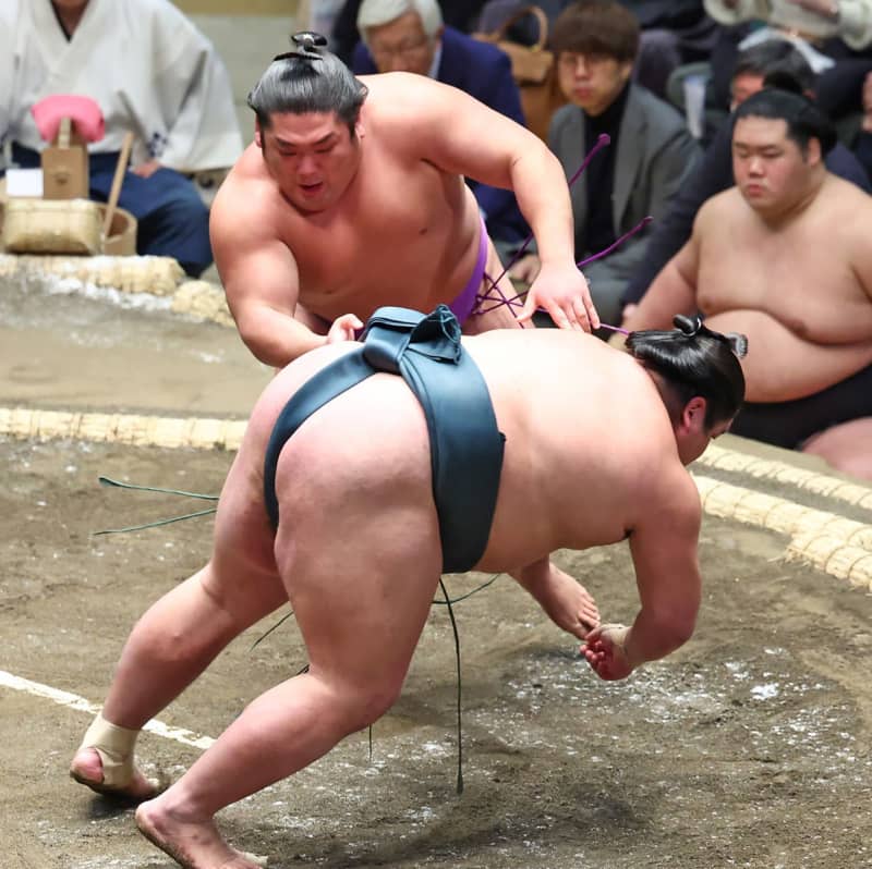 【初場所】尊富士が白星発進　照ノ富士の露払いの大役に「自分の相撲より何倍も重圧」