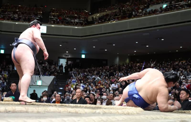 【初場所】どちらが大関？　大の里が金峰山に吹っ飛ばされてＶ戦線脱落「嫌がってしまった」