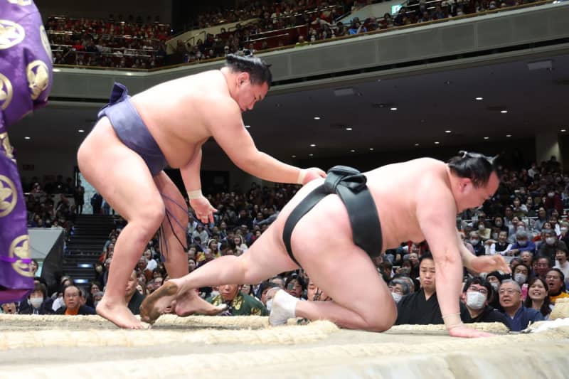 【初場所】豊昇龍が３敗死守　仕切りで千代翔馬とニラミ合い…「気合を入れるのは当たり前」