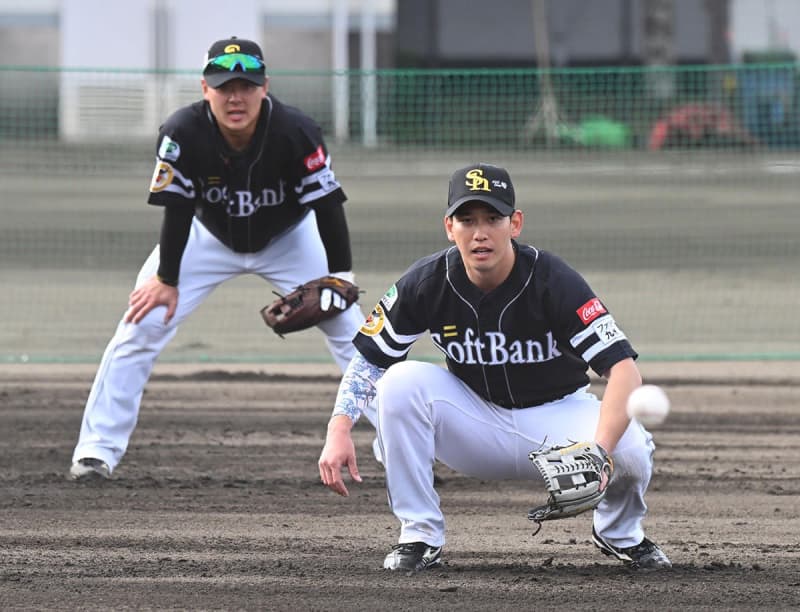 【ソフトバンク】栗原陵矢もタジタジ⁉　鷹の〝新ムードメーカー〟に「すごいっすね」