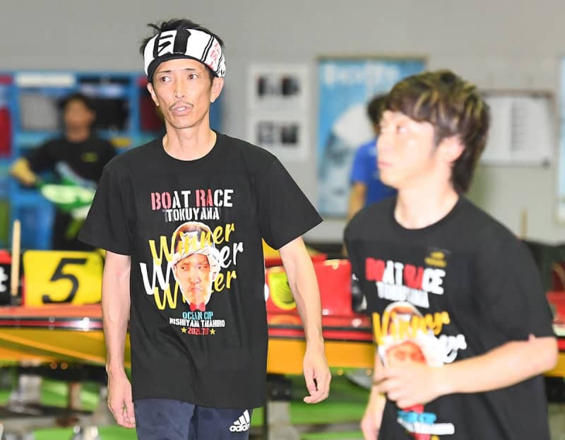 ボートレース　競艇　SG　シャツ　片岡雅裕 片岡雅裕、森高一真Tシャツ着てあいさつ／丸亀 - SG ボート