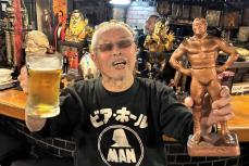 アントニオ猪木のブロンズ像を2000体以上作り続けている92歳男の哲学