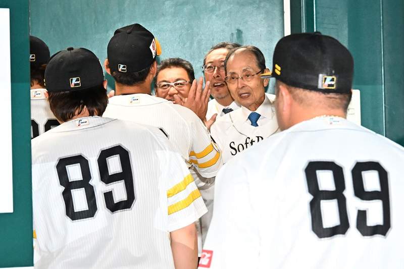 ソフトバンク　小久保、和田、ペーニャSS ソフトバンク】小久保監督 背番号「89」での勝利に安堵感「解放され