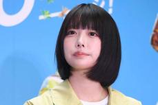 お洒落すぎ」板野友美、デコルテシースルーのピンクスーツが「可愛すぎ