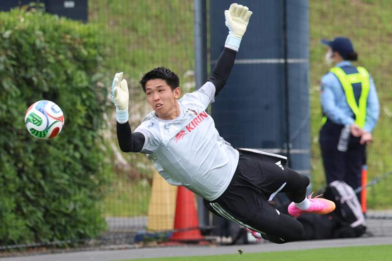 日本代表】GK早川友基 ポジション争いを成長の糧に 吉田麻也からも