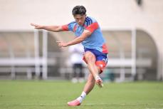 サッカー日本代表 アウェイ 塩貝健人 日本代表】塩貝健人 決勝Tでのサブから逆襲誓う「僕が出ない方がいい