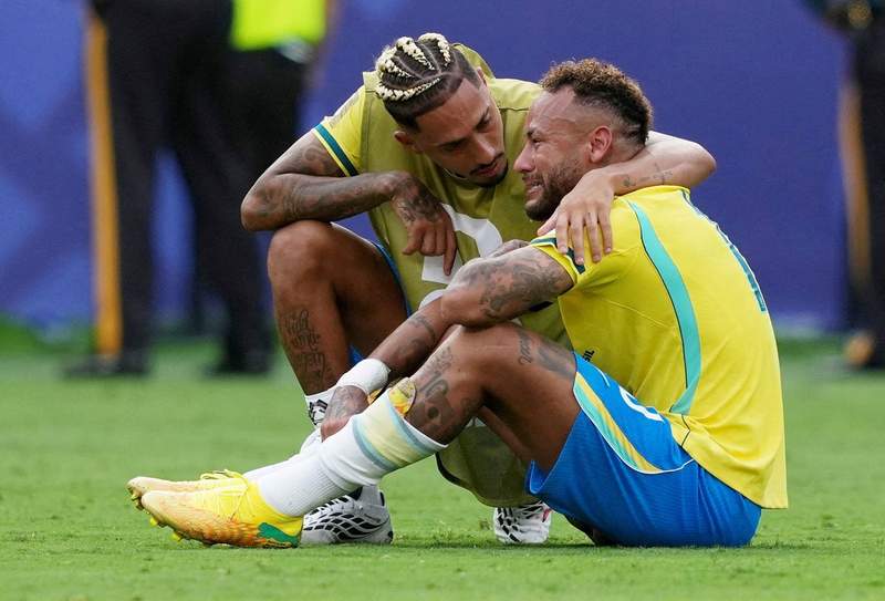 【Ｗ杯】３４歳ネイマール、ひざまずき大号泣　ブラジルは苦手ノルウェーに敗れて１６強敗退　ＰＫで今大会初ゴールも及ばず　代表引退も示唆