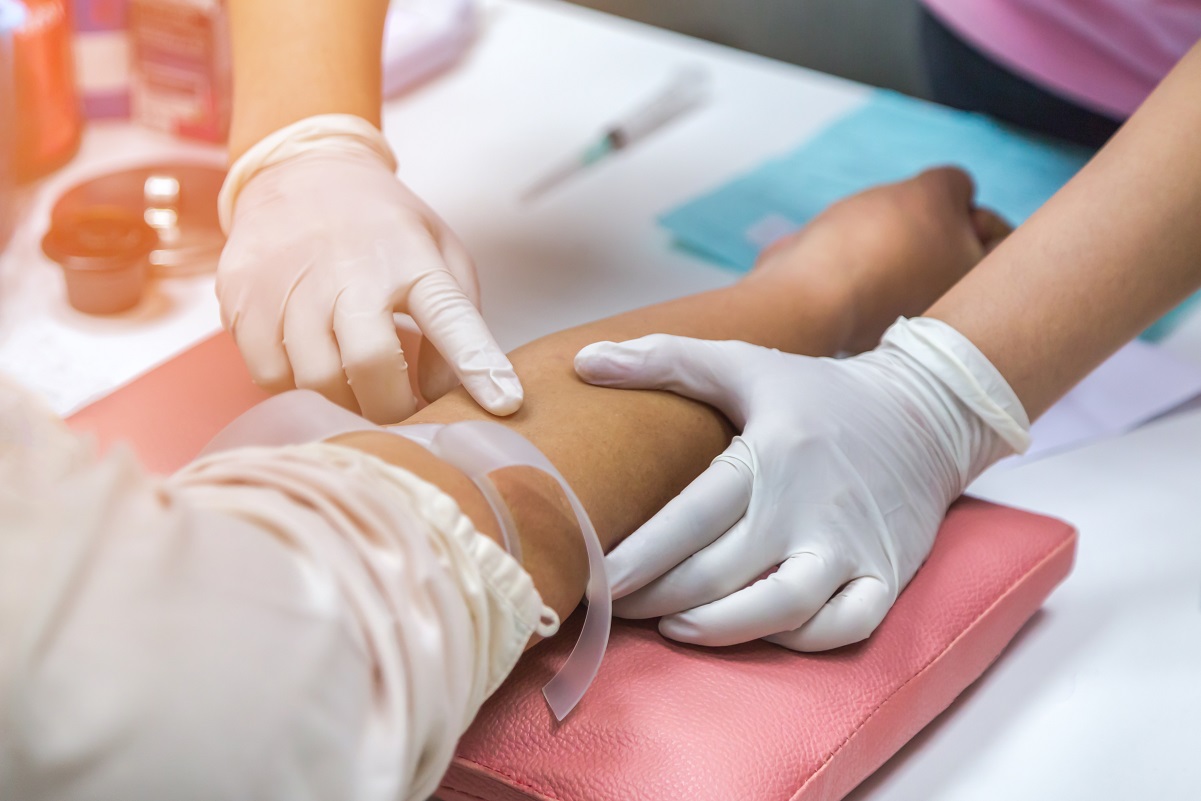 はい 今すぐ殴る勢いで拳握りしめてー で血液検査が楽に 血管が見えにくい人に朗報 記事詳細 Infoseekニュース