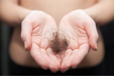 髪を抜くのが止められない…29歳女性が悩む「私のストレス発散法」その闇