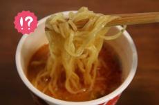 【日清の新作カップ麺】『多賀野 ごまの辛いそば』セブンルールでも紹介された有名店とのコラボメニューを実食！