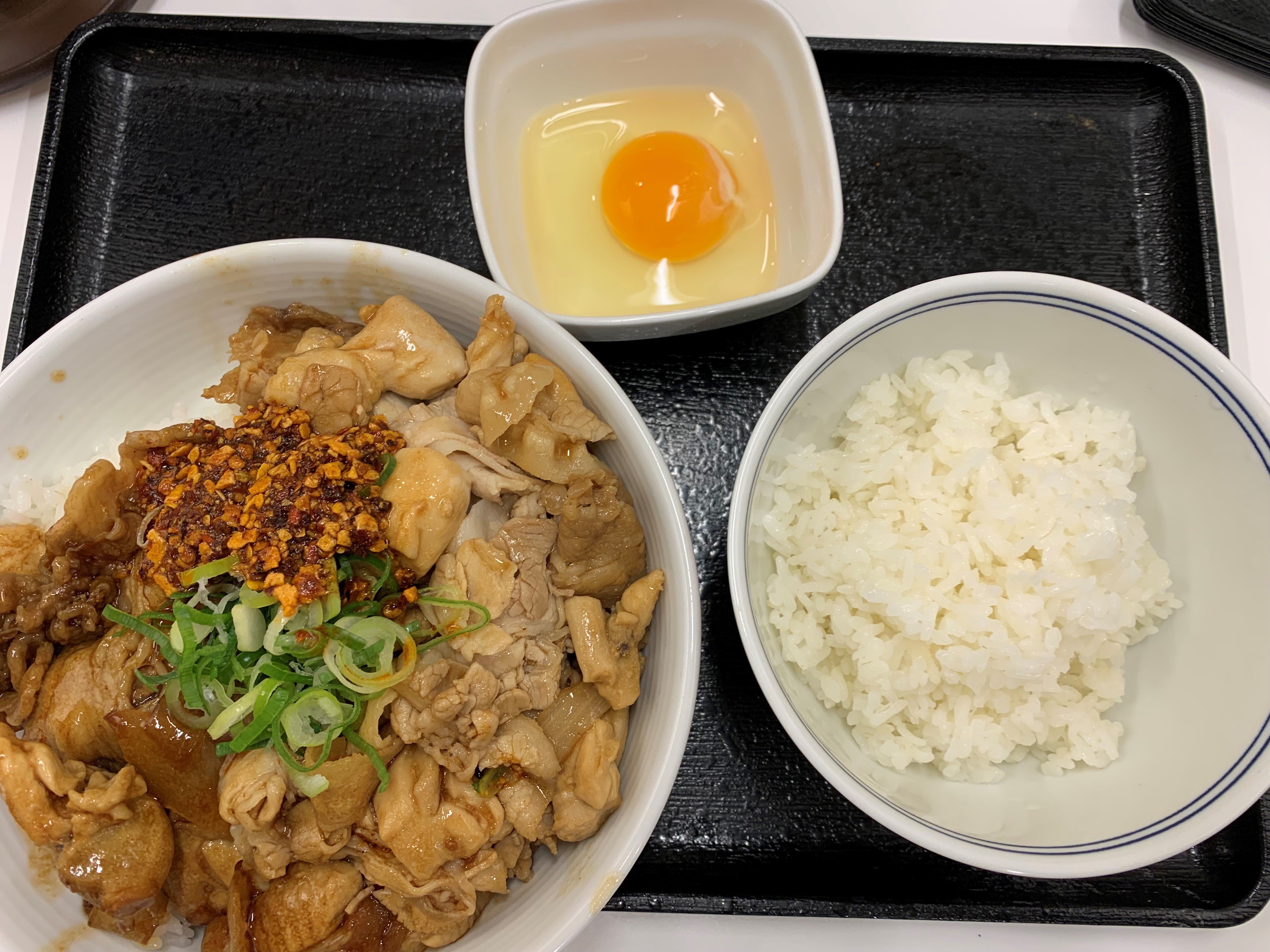 吉野家・スタミナ超特盛丼。最強リニューアル後の、味とボリュームを食