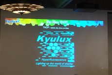 九大発のベンチャー「Kyulux」、世界最高性能の青色有機EL発光材料を開発