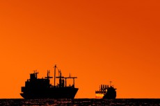 OPEC加盟・非加盟国の減産延長確定し、原油は反発