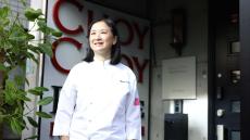 職場をクビ→43歳でシェフになった女性のその後 未経験ながら香港でレストランを開いたら…