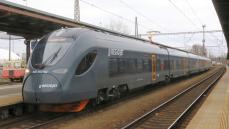 チェコに登場､欧州初｢中国製電車｣数々の問題点 長期間認可出ずやっと運行､見かけは立派だが