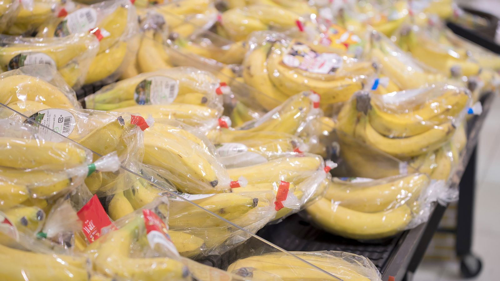 欧州から来た彼がスーパーのバナナに見た意識差 日本の過剰包装を再考する時期ではなかろうか
