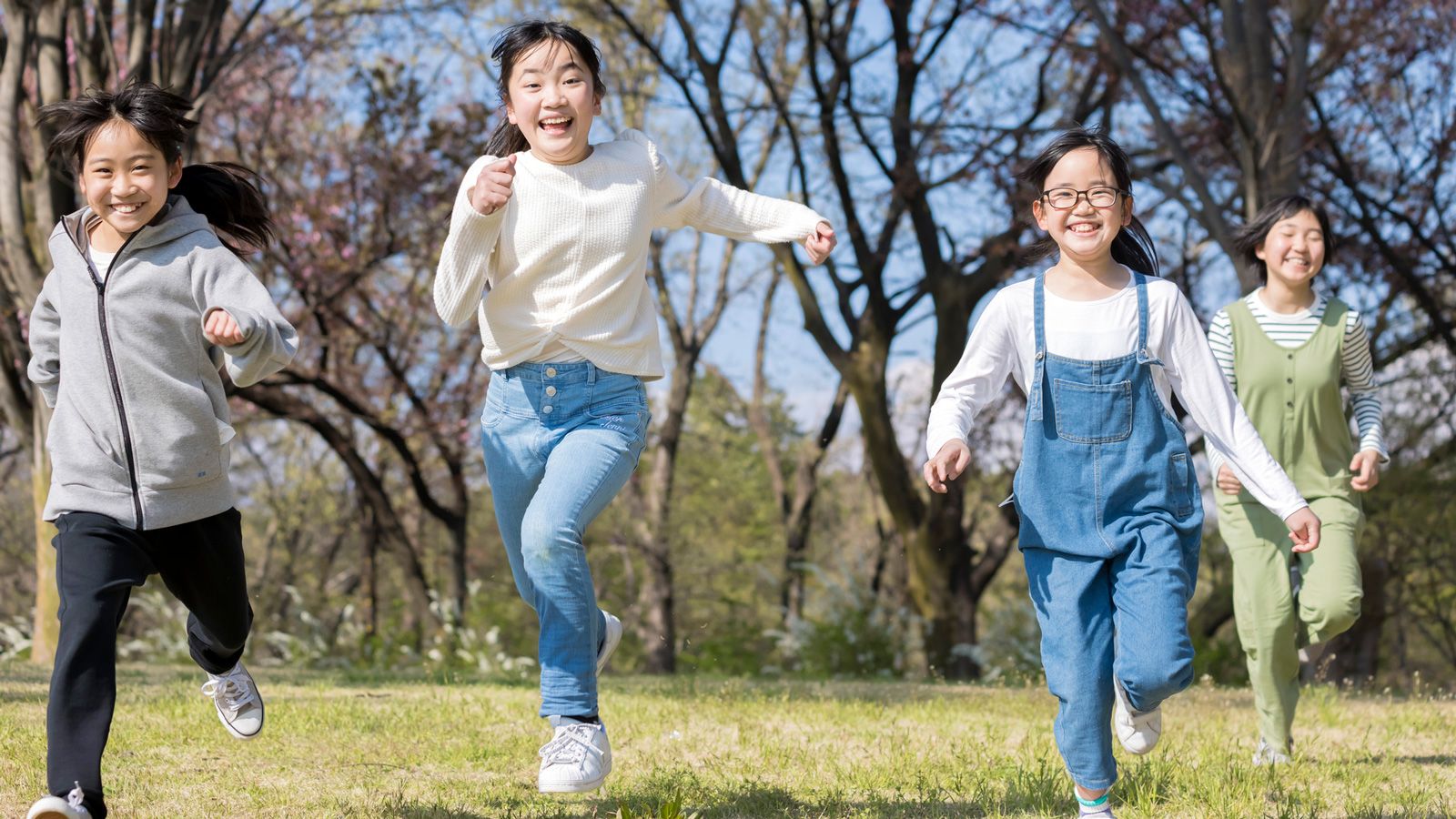 子どもの近視を抑制できる｢外遊び｣の一石二鳥 ｢義務化｣した台湾では子どもの近視率が低下　