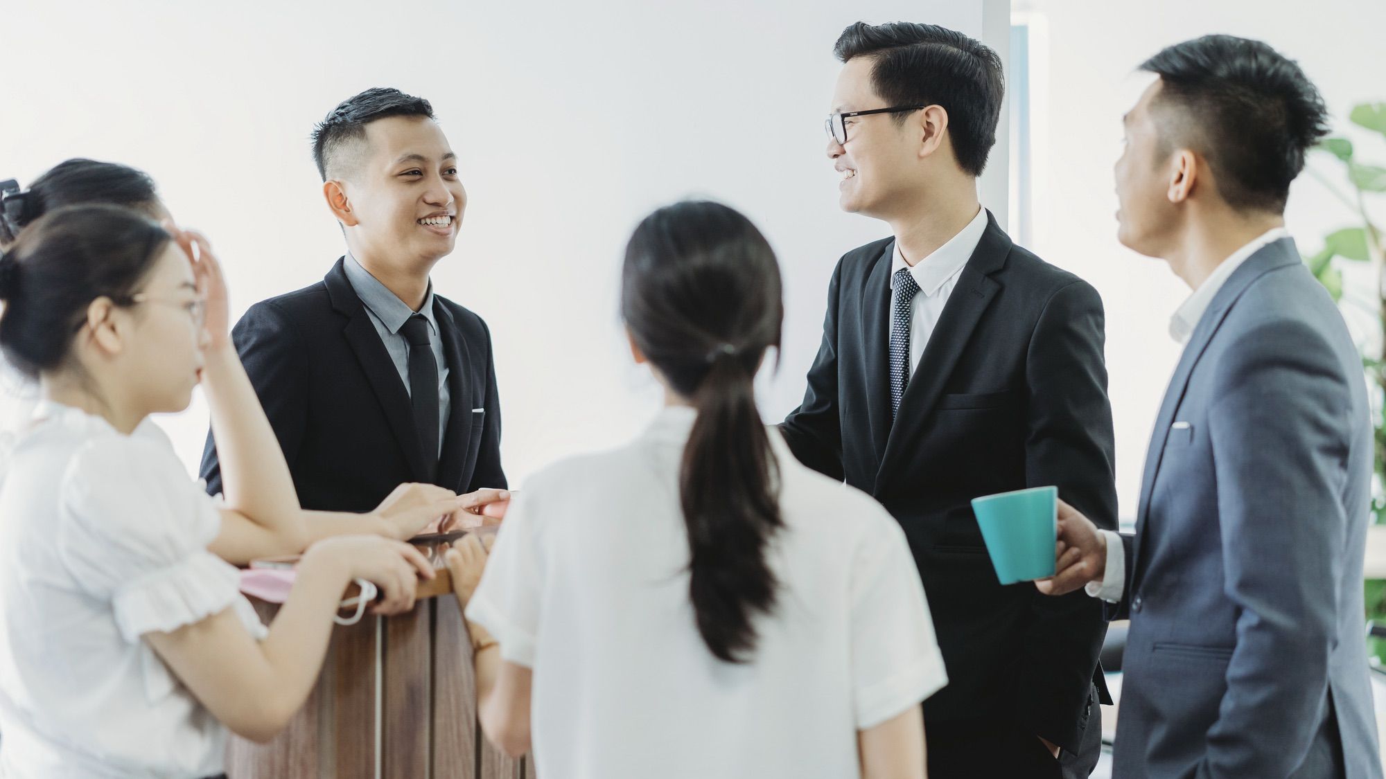 チームのメンバーがすぐに打ち解ける会話のコツ 帰属意識を高めるために最初の顔合わせが重要