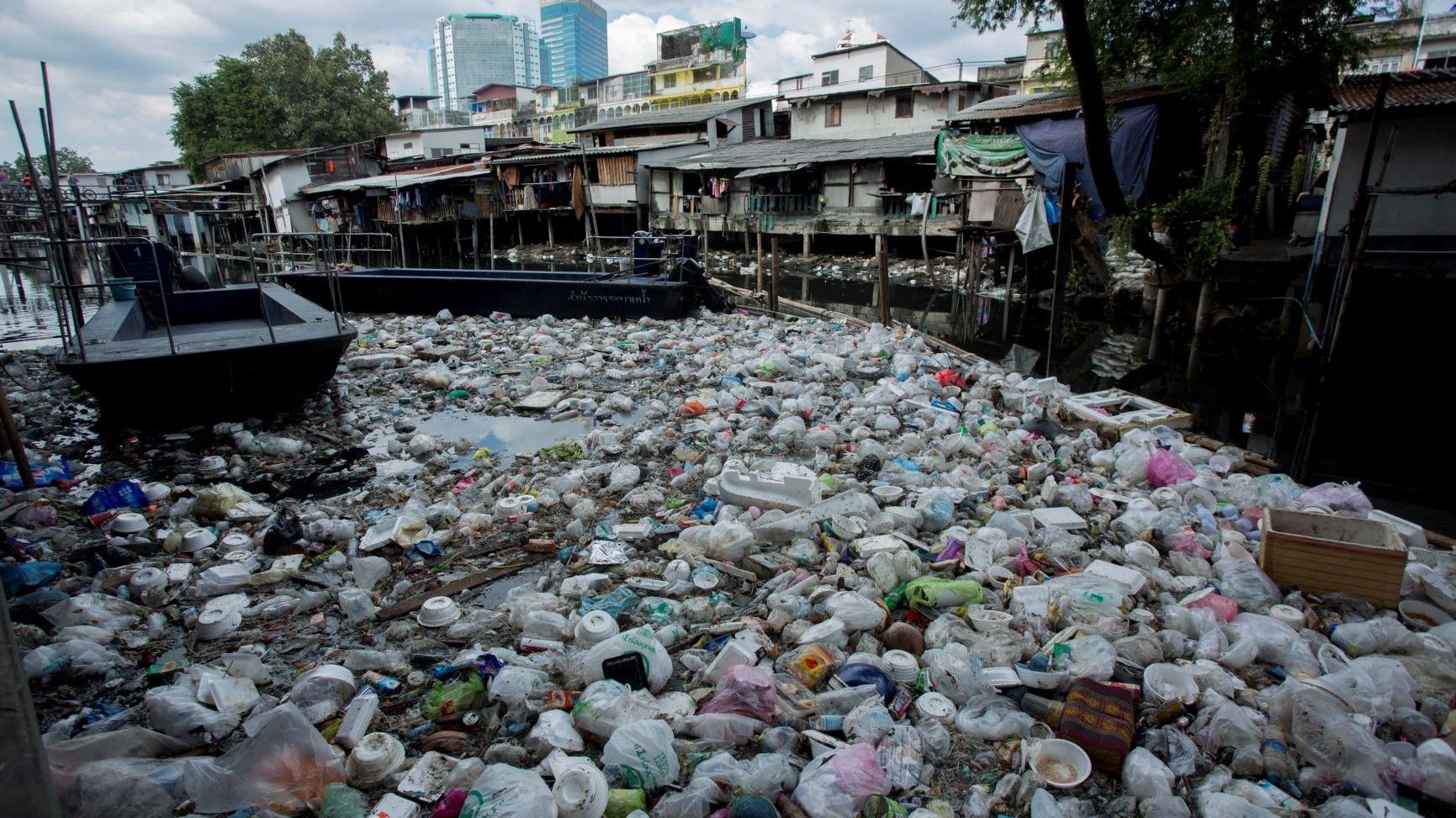 人類脅かすプラスチック汚染に歯止めはかかるか 生産規制､問題プラ禁止めぐり条約交渉大詰め