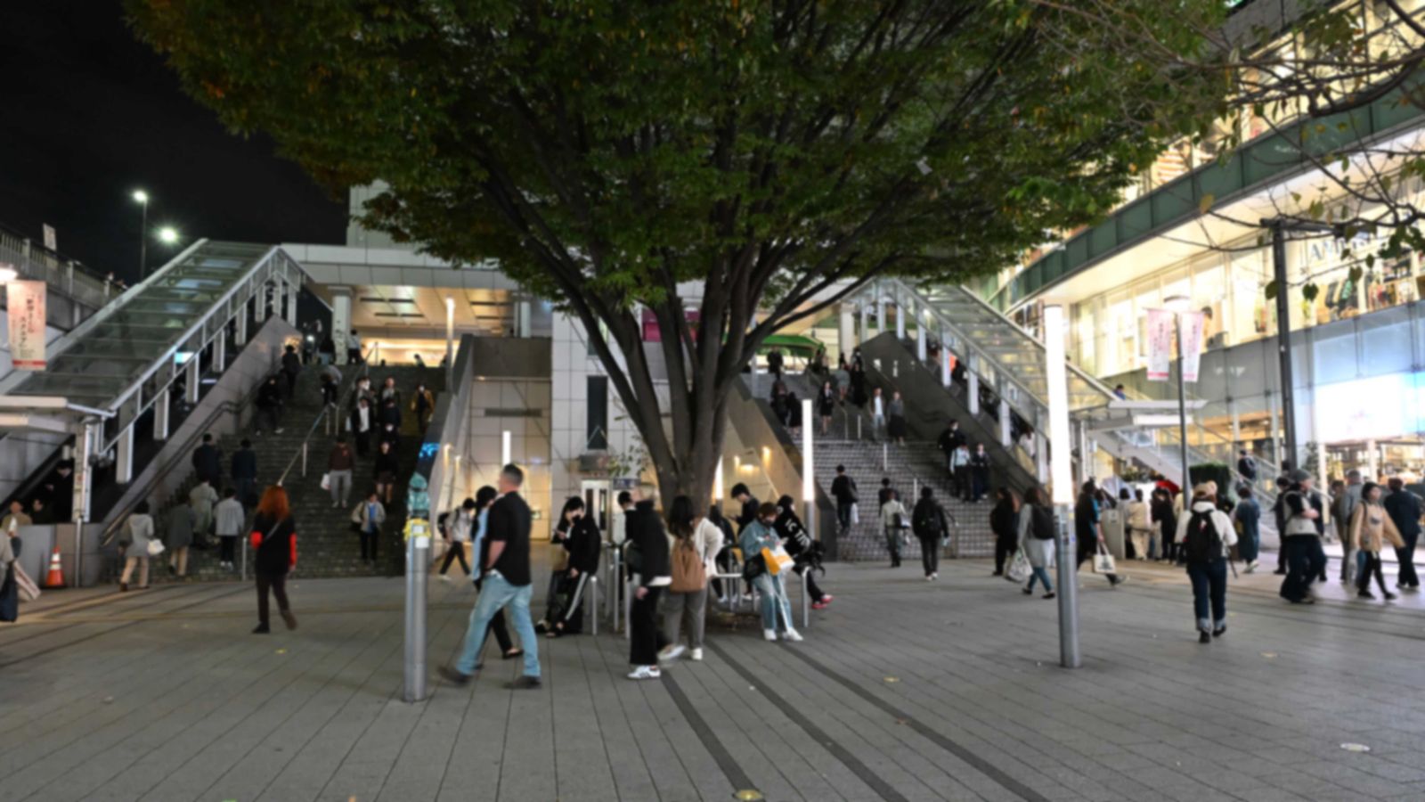 【アイドル摘発】｢路上ライブ｣取り締まるべきか 新宿駅東南口での"事件"から考える是非