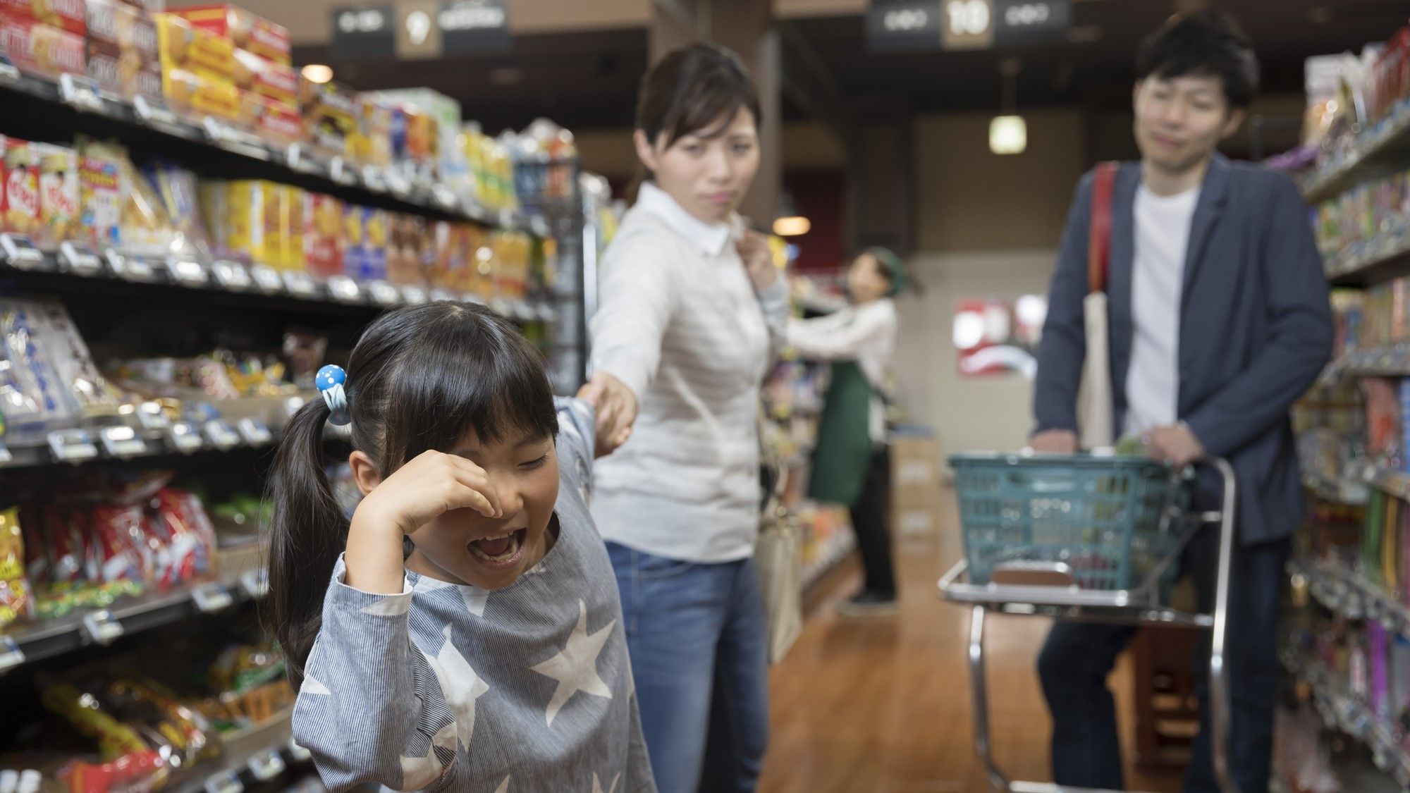 "泣き叫ぶ､騒ぐ子ども"には｢叱りつける｣べきか 本当に"効き目"がある｢声かけ｣の正解は？