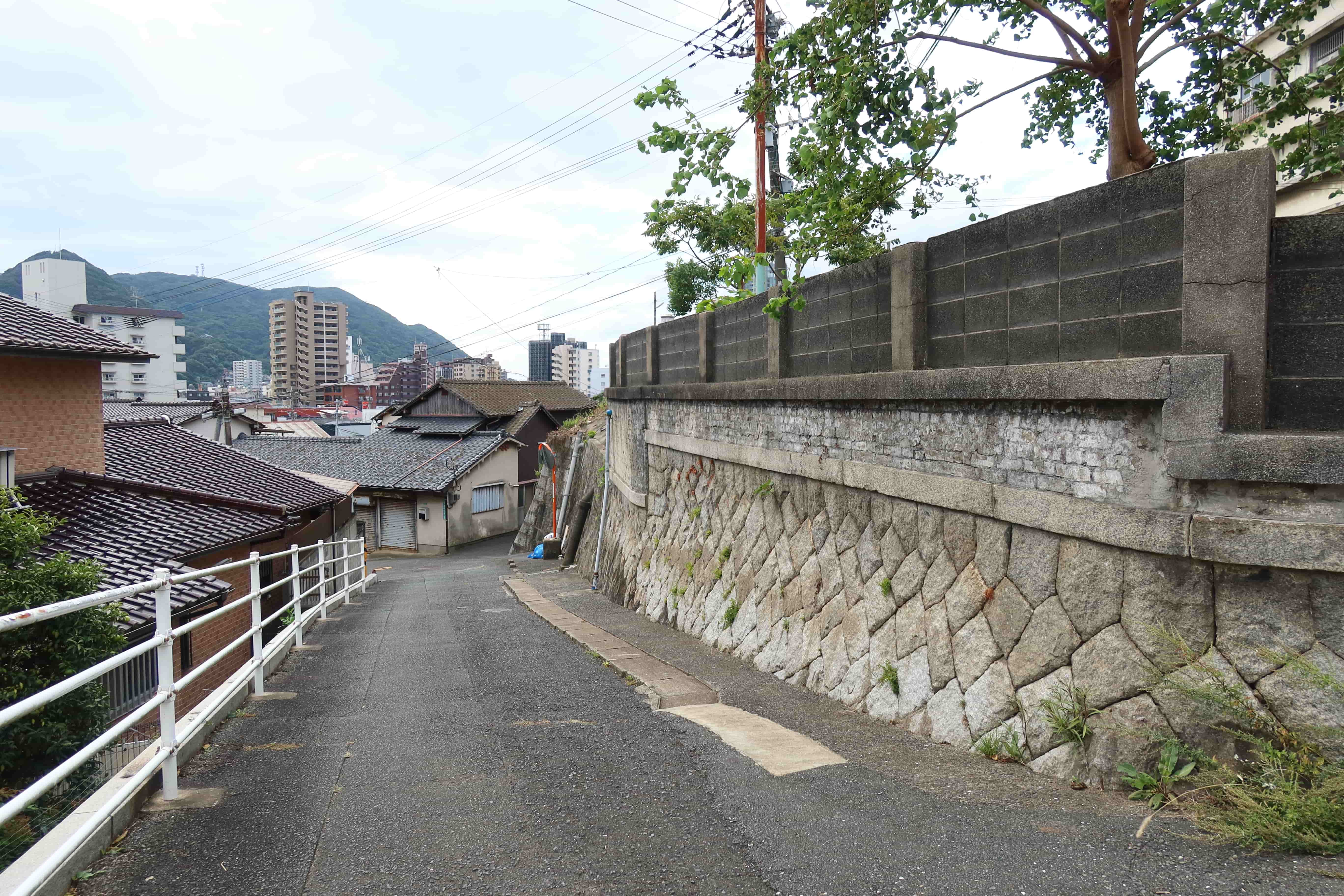 電気･ガスなし築73年｢廃団地｣が満室の不思議 廃団地を90万円で購入して貸し出したら…