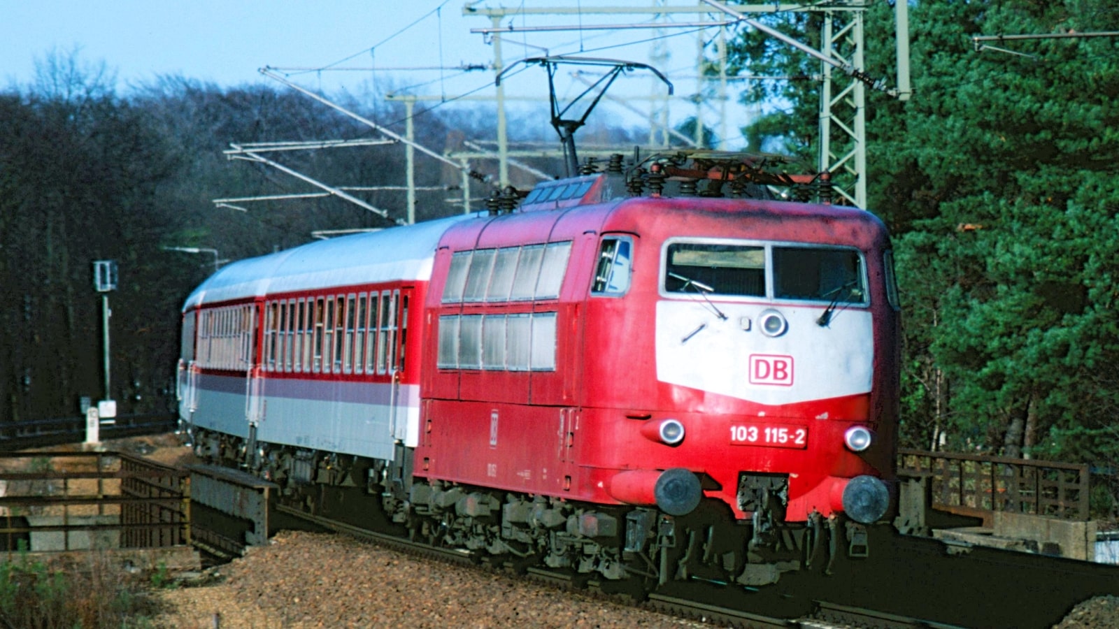 フランスは｢平均44歳｣欧州に旧型客車多い事情 鉄道復権で中古需要活発､新車導入も進むか