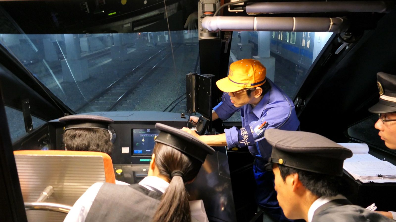 なぜロマンスカーに憧れる？小田急運転士に聞く 駅員→通勤車両の車掌→運転士→…長い道のり