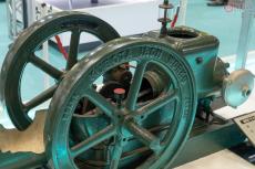 「国産初のエンジンです」100年前に開発された、実に日本らし～い用途 ひしゃくで水ジョボォ～!?