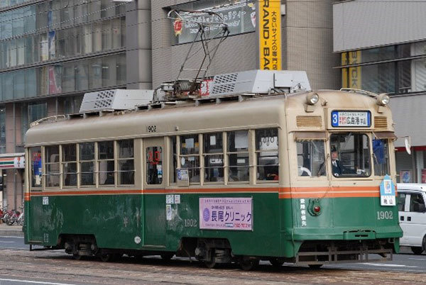 いまや伝説「京都市電」の生き残り、ついに引退はじまる 広電の一大勢力1900形 走り続けて67年!?