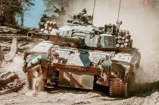 ウクライナ軍が「魔改造戦車」を更に改造!? ゴテゴテの外観を国防省が公開 戦訓を反映か