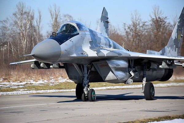 ウクライナ軍の戦闘機が「驚愕の飛行」でロシア軍を爆撃 超低空から一気に急上昇