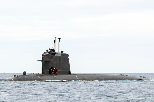 世界初でしょ「え、潜水艦をニコイチで!?」 驚愕の修理方法で復活した原潜 いつまで使うの？