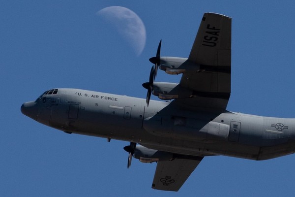 「雨にも負けず風にも負けず」で驚異の”300万時間”！ ベストセラー輸送機C-130Jが一大記録を達成