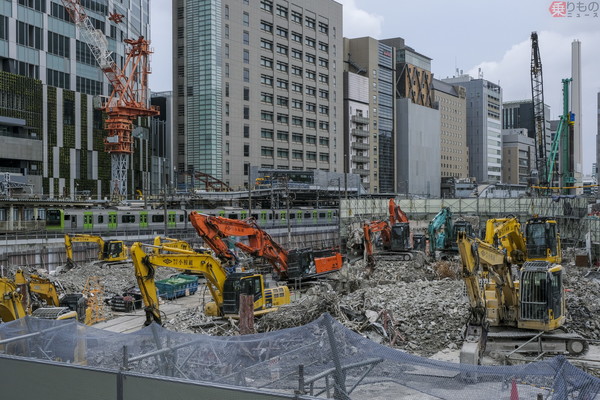 「これが、同じ街なのか…？」ついに渋谷駅直結を果たした“国道の向こう側” 地形すら変えた大開発4年間を定点比較