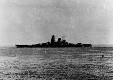 戦艦「大和」よりスゴかった？ 史上最多の被弾で沈んだ“日本最後の戦艦”とは