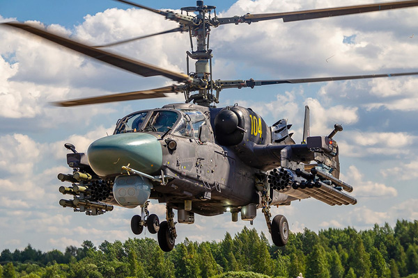 ロシアが開発「ワンオペ攻撃ヘリ」Ka-50 実は“ブラック職場”になりかけた!? でも2人乗りも良いとは言えないワケ