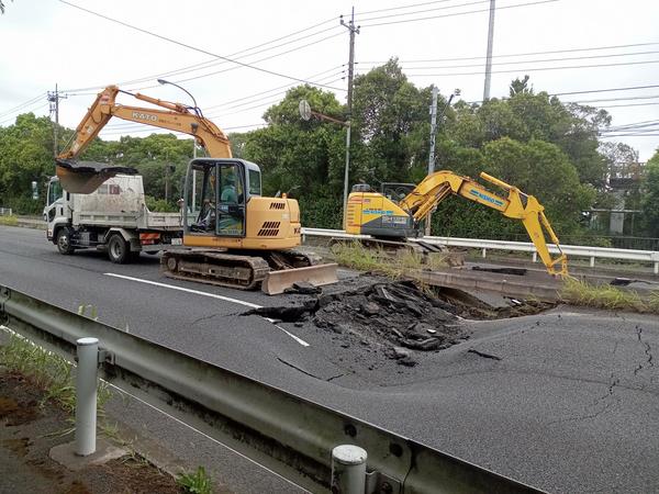 大穴あいた千葉の「東京湾岸道路」1日強で復旧！ SNSでは称賛の声続々