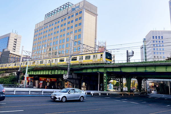 こんなに歩くの聞いてねえぞ… 乗り換えを“できれば避けたい”乗り換え駅たち 雨の日さらにゲンナリ