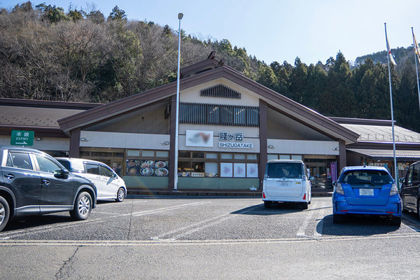 高速道路の料金を払いました。だからSA・PAで「自分の車を停めて友人と相乗り」してもいいですよね…←許されませんよ？な根拠