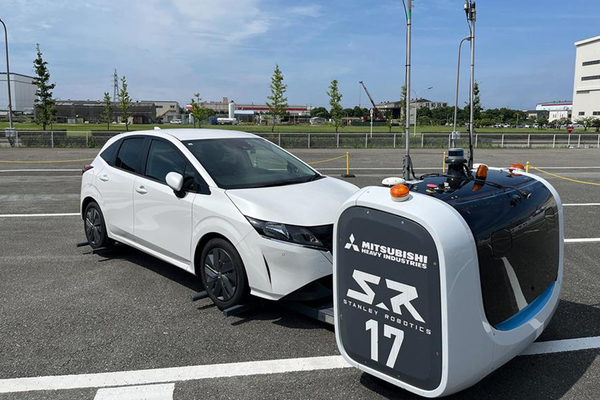 「“駐車”が要らない駐車場」本格展開へ！ ロボが自動で車を運ぶ＝激詰め可能!? 技術に“特許”