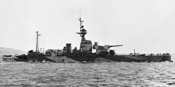 戦艦は金かかる…「なら駆逐艦に巨砲載せれば！」政治に翻弄された“異形の軍艦” 新技術使ったのに大失敗なぜ!?